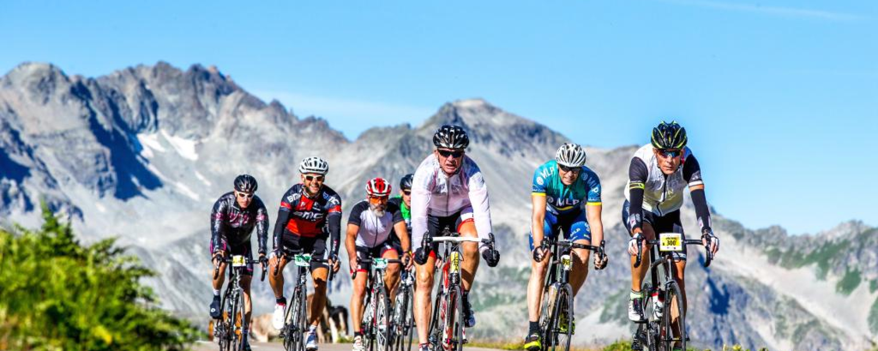 Teilnehmer der Alpen Challenge am Albulapass.