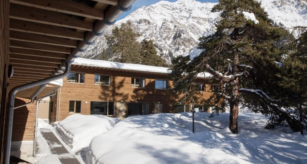 Hauptgebäude und Lenzerhor