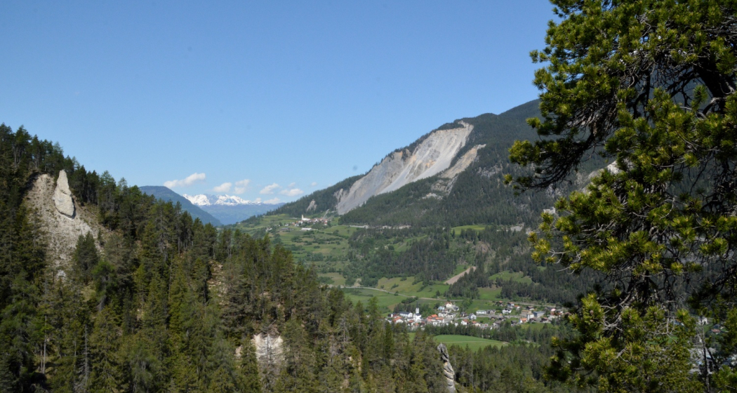 Pfad der Pioniere 05: Crap Furò / Mittelpunkt Graubündens Pfad der Pioniere 05: Crap Furò / Mittelpunkt Graubündens