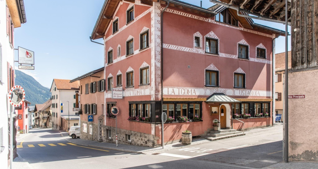 Aussenansicht La Tgoma im Sommer Aussenansicht La Tgoma im Sommer