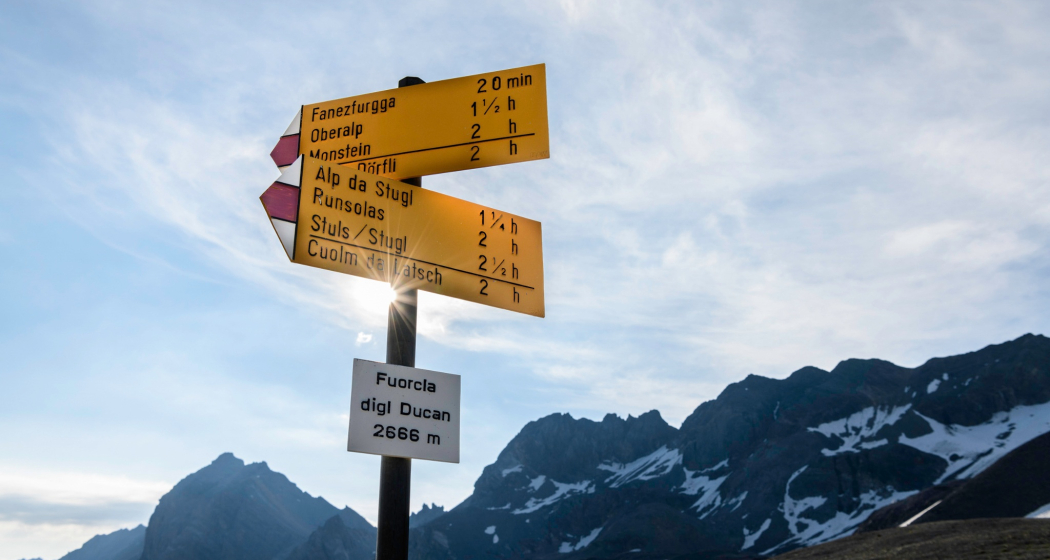 Etappe 14: Ducanfurgga mit Wegweiser Etappe 14: Ducanfurgga mit Wegweiser