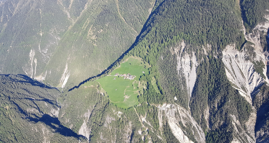 Blick auf den Weiler Jenisberg