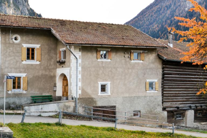 Das Haus Pol Andrea ist weitgehend ein klassisches Engadinerhaus. Das Haus Pol Andrea ist weitgehend ein klassisches Engadinerhaus.