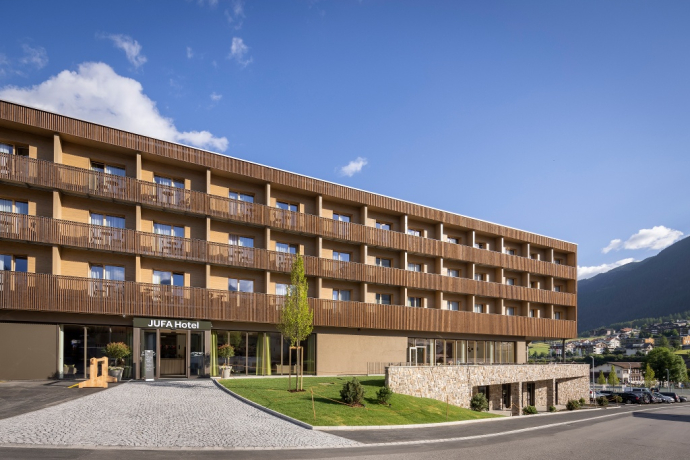 Vorderansicht JUFA Hotel Savognin***s