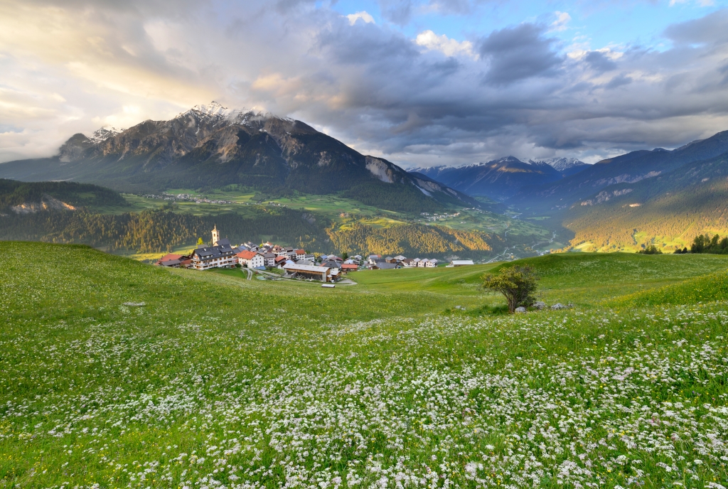 Blick auf Stierva und ins Albulatal © Lorenz A. Fischer