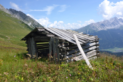 Tgamon auf der Alp Foppa, geplanter Unterhalt im Oktober 2024 Tgamon auf der Alp Foppa, geplanter Unterhalt im Oktober 2024