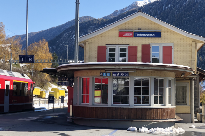 Infostelle am Bahnhof Tiefencastel