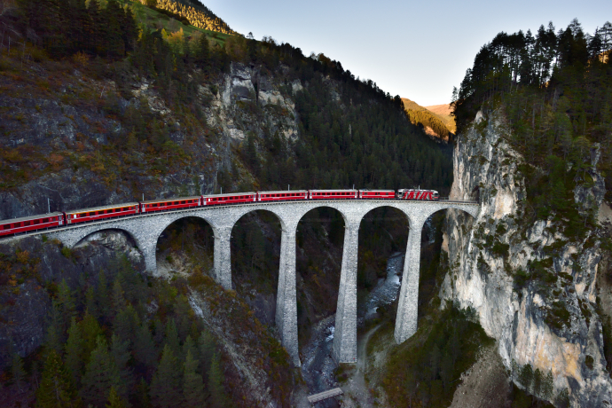 Landwasserviadukt, Bahnlinie der Rhätischen Bahn © lorenzfischer.photo
