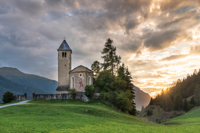 Kirche St. Maria / Lenz bei Sonnenuntergang © Lorenz A. Fischer Kirche St. Maria / Lenz bei Sonnenuntergang © Lorenz A. Fischer